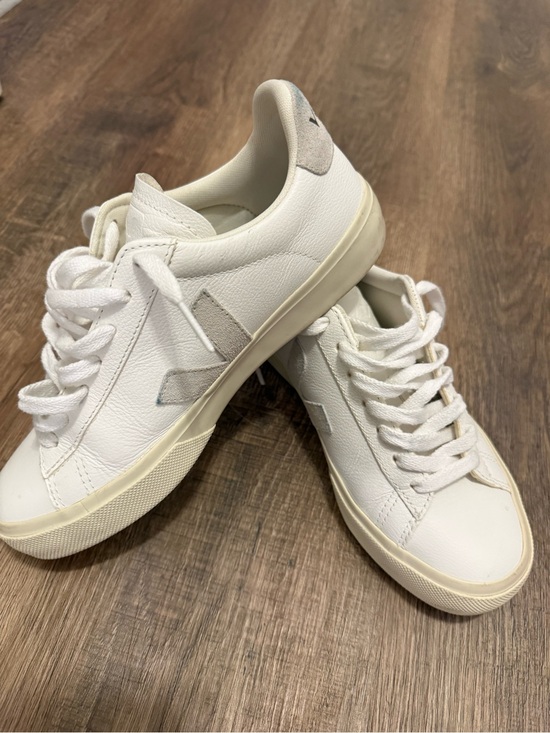 Veja Shoes - Veja White Leather Women's Low-Top Sneakers with Light Gray Accents
